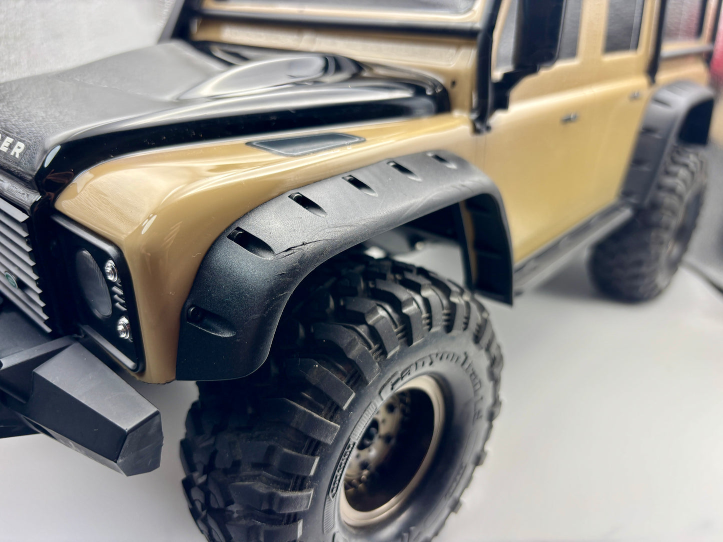 【KS HOBBY認定中古車】Traxxas トラクサス 1/10 TRX-4 ランドローバー ディフェンダー Clipless 82256-4 tan