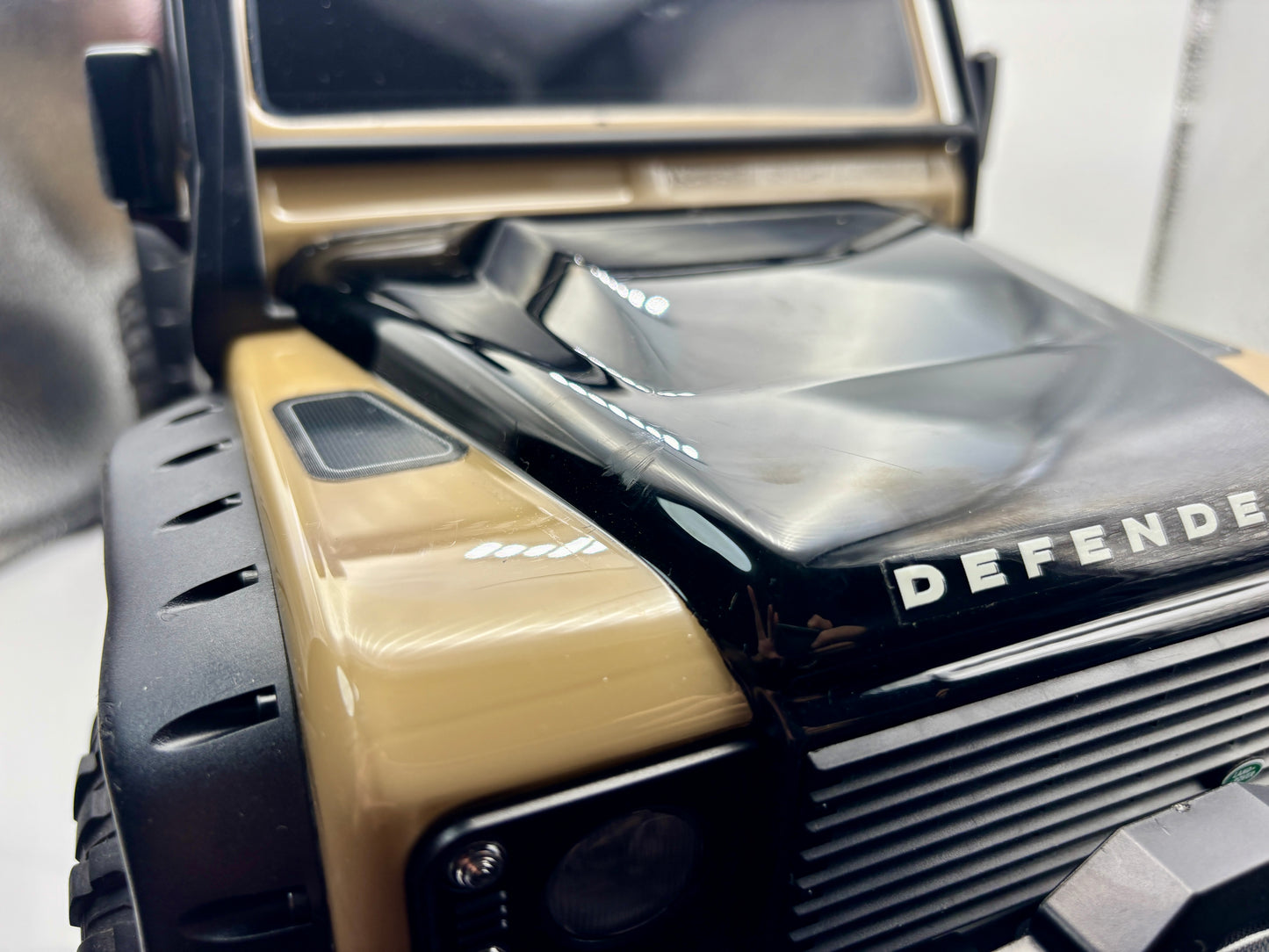 【KS HOBBY認定中古車】Traxxas トラクサス 1/10 TRX-4 ランドローバー ディフェンダー Clipless 82256-4 tan