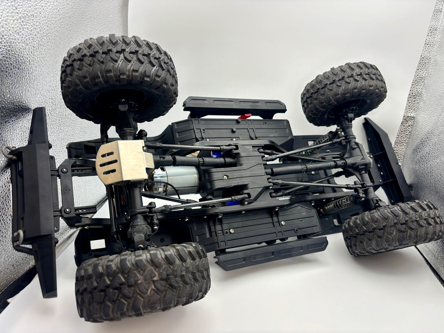 【KS HOBBY認定中古車】Traxxas トラクサス 1/10 TRX-4 ランドローバー ディフェンダー Clipless 82256-4 tan